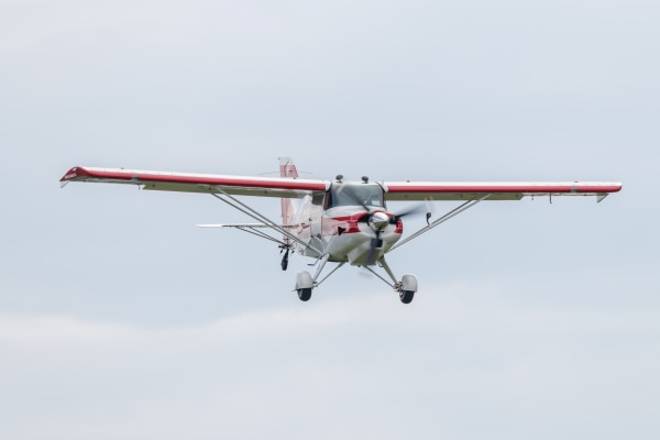 picture of airplane taking flight